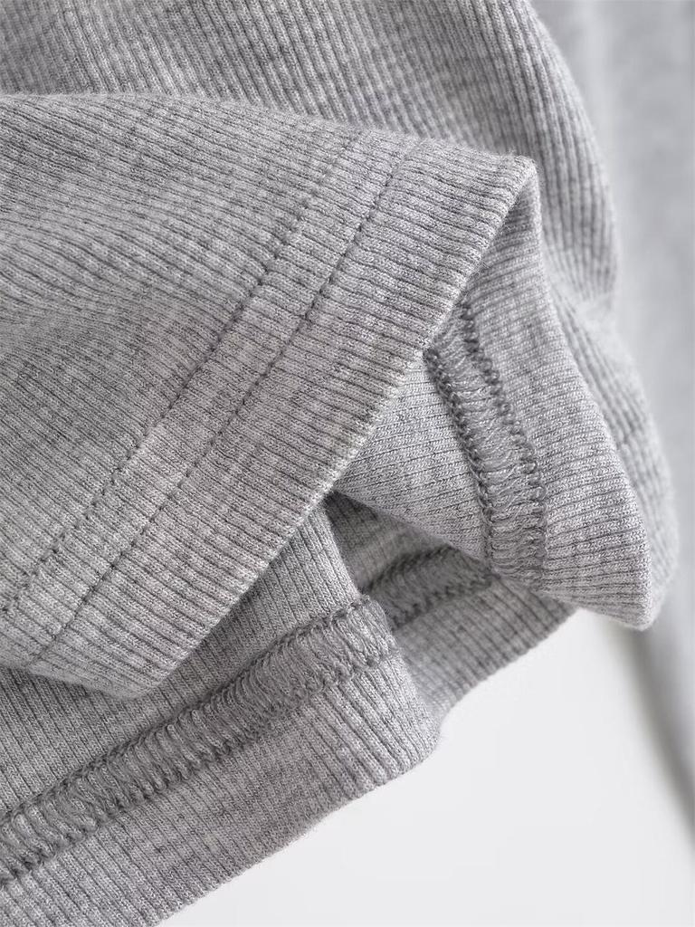 Trendy Women's Ribbed Long Sleeve Round Neck T-shirt - Slim Fit Autumn/Winter Base Layer in Solid Color.