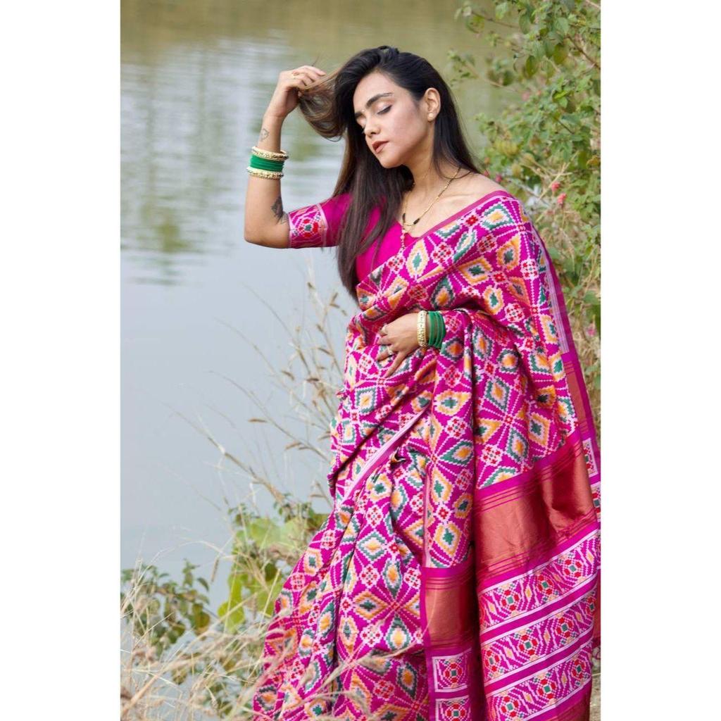 La tessitura Patola è un'ode ai precisi calcoli mentali, alla vivida immaginazione e alla pazienza del tradizionale Saree