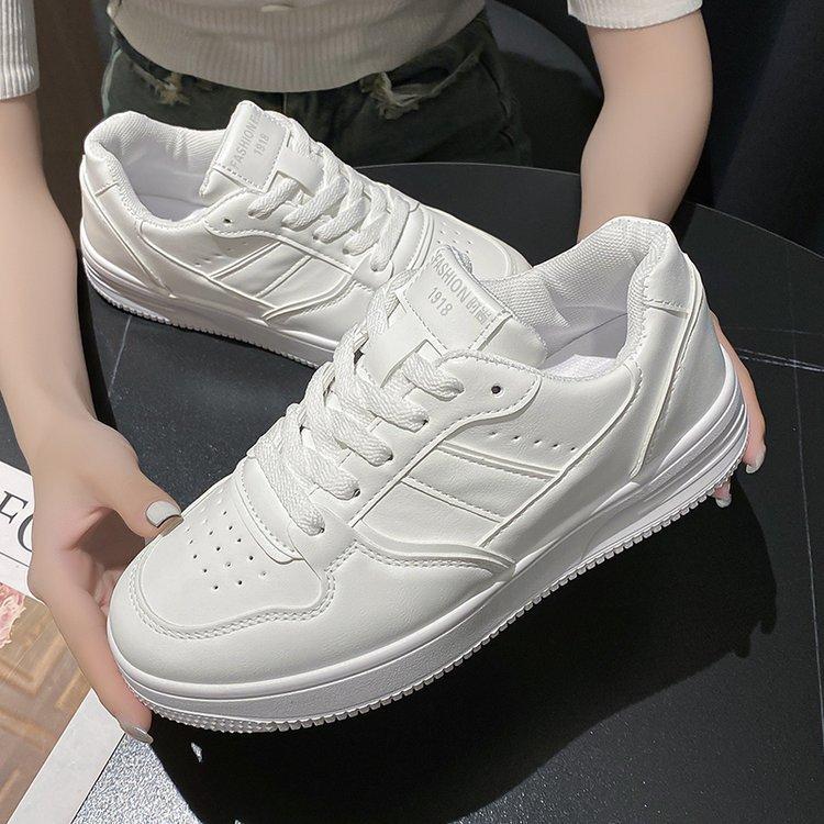 Zapatos blancos de mujer, nuevos zapatos de verano de cuero suave, suela blanda, zapatillas de deporte de color sólido, zapatillas casuales versátiles para mujer, venta al por mayor para mujer