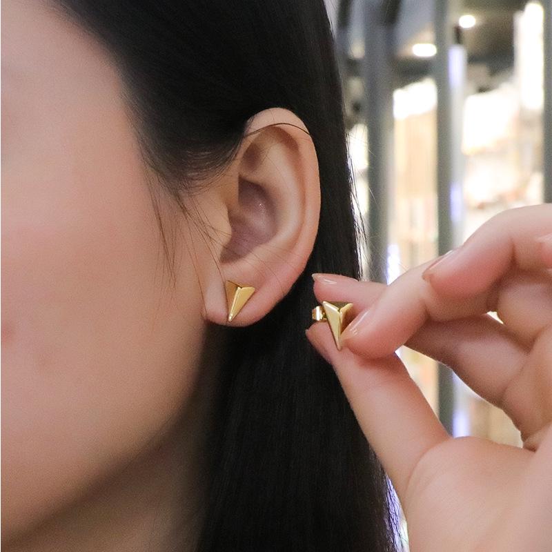 Luxurious Four-Leaf Clover Stud Earrings: European-American Style, Fashionable and Unique Design for Women