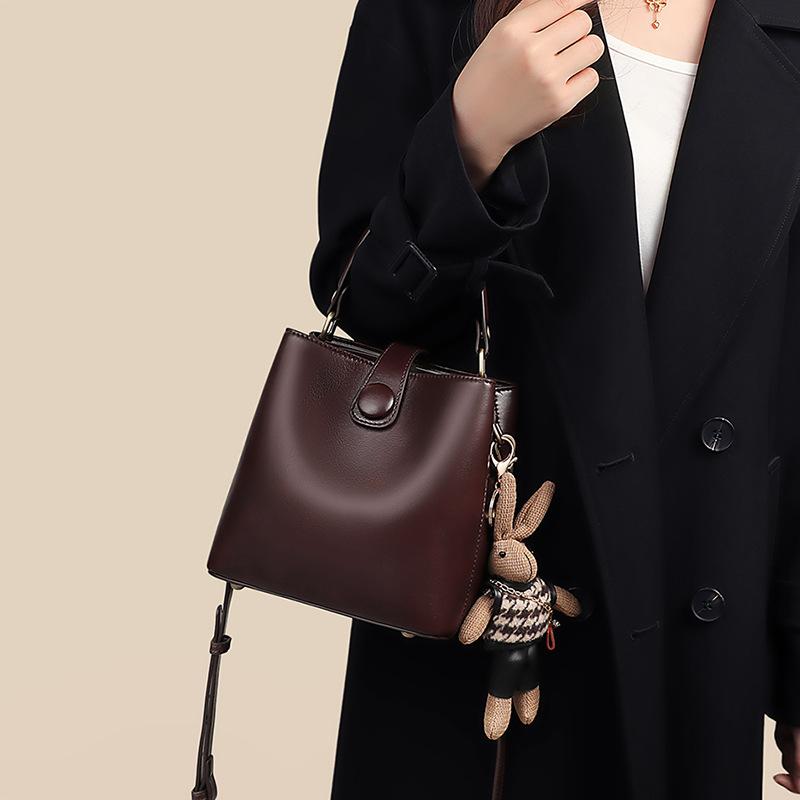 

Bucket bag New women s bag Summer shoulder handbag High-end fashion commuter versatile messenger bag темно-коричневого