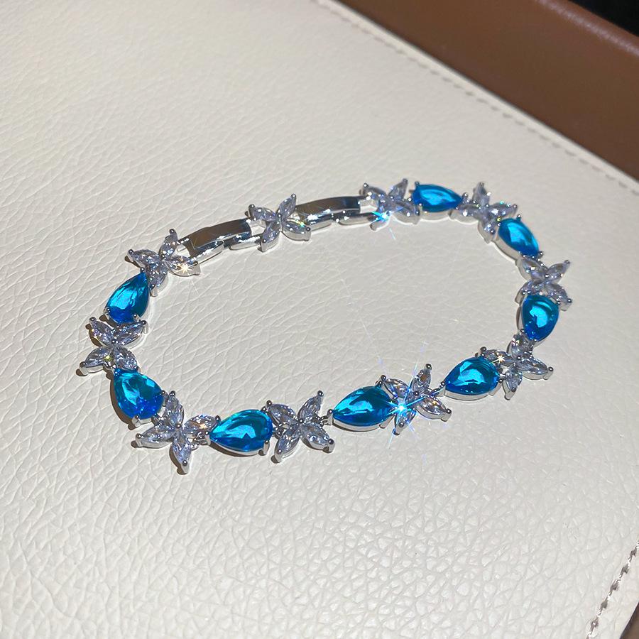 Элегантный браслет-цветок с цирконием и каплей воды – Роскошный легкий дизайн для женщин