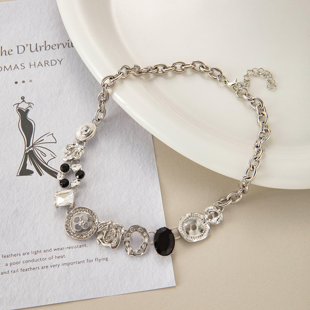 Metal Heavy Industry Y2K Sweet Cool Wind Button Necklace Retro Niche Design Diamond Neck Chain Women S Personality Sweet Cool Necklace