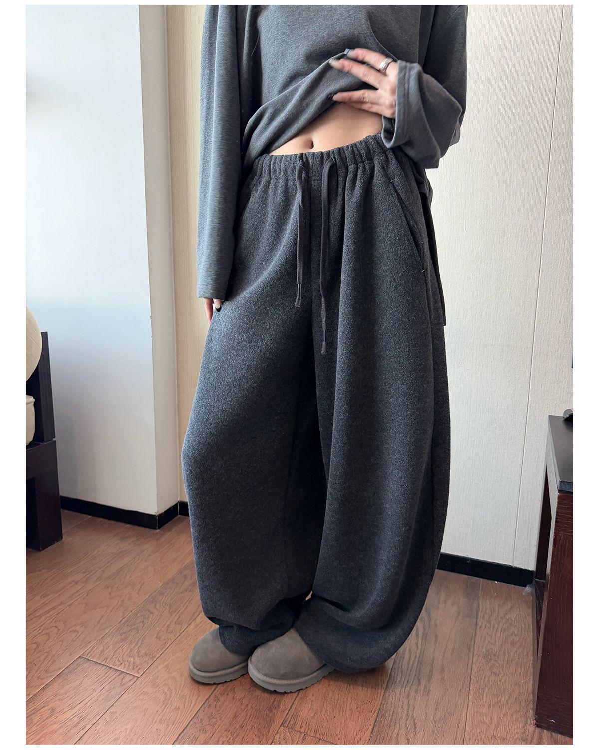 

Unisex Dark Grey Curved Blade Sweatpants - Trendy, Loose, Slimming Fit for Autumn/Winter Sports & Casual Wear S
