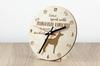 Pinscher Miniature - horloge avec chien, horloge en bois avec gravure, horloge personnalisée par Art-Dog