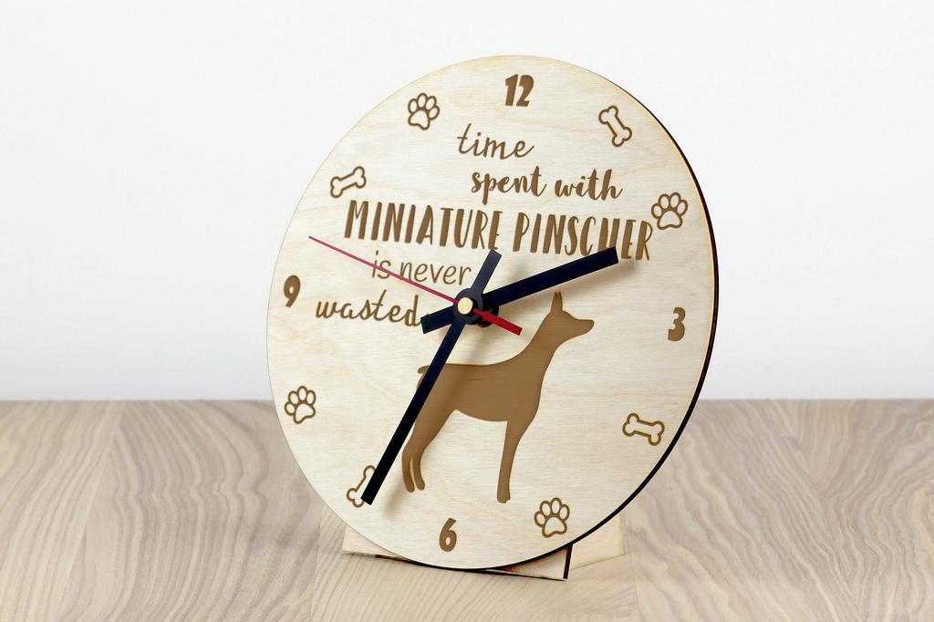 Pinscher Miniature - horloge avec chien, horloge en bois avec gravure, horloge personnalisée par Art-Dog