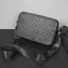 Karierte Herren-Umhängetasche: Trendy koreanische kleine quadratische Messenger-Tasche für den gelegentlichen Arbeitsweg