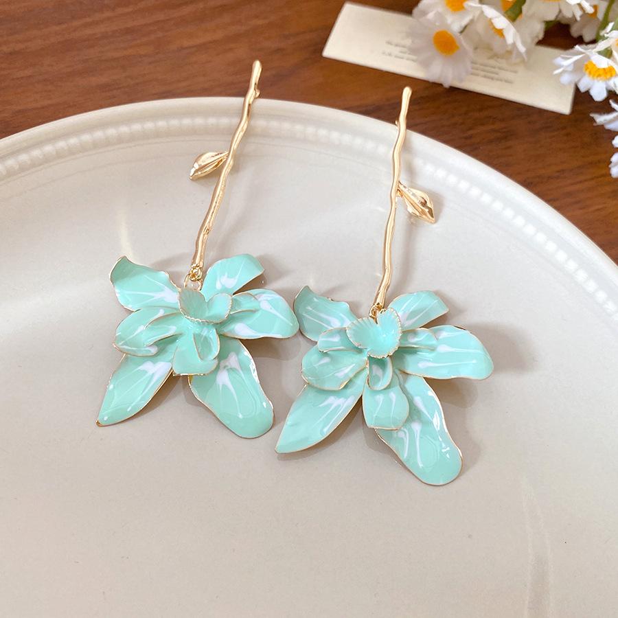 Silver needle dripping oil seaside vacation flower earrings light luxury high-end earrings fashion temperament earrings design sense niche