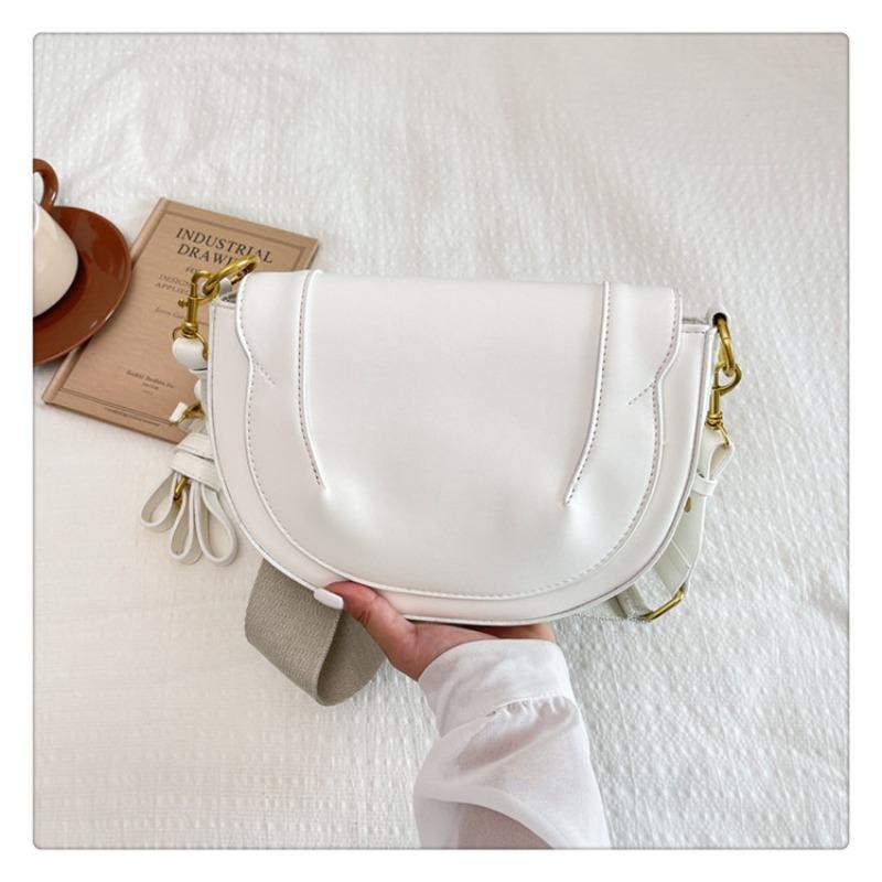 Saddle Bag A Niche Hand-held Fashionable Shoulder Bag with A Slanted Design