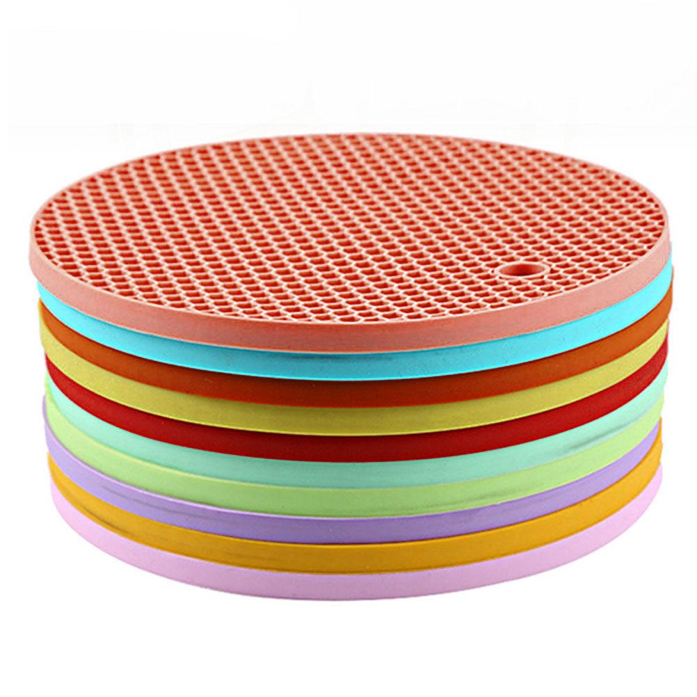 

Silicone Insulation Mat Honeycomb Pattern Round Heat Resistant Non-Slip Pot Holder Pan Spoon Bottle Grip Mat 18Cm Red other червоний