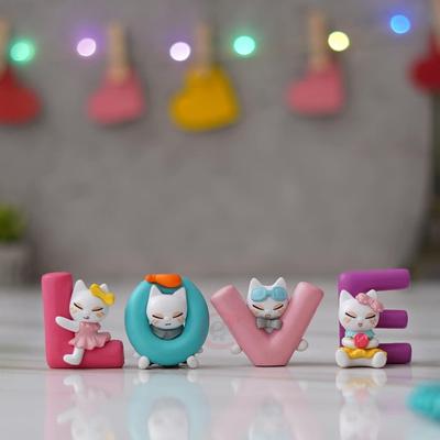 Resin Love Animated Characters Decorative Showpiece for Valentines Day Anniversary