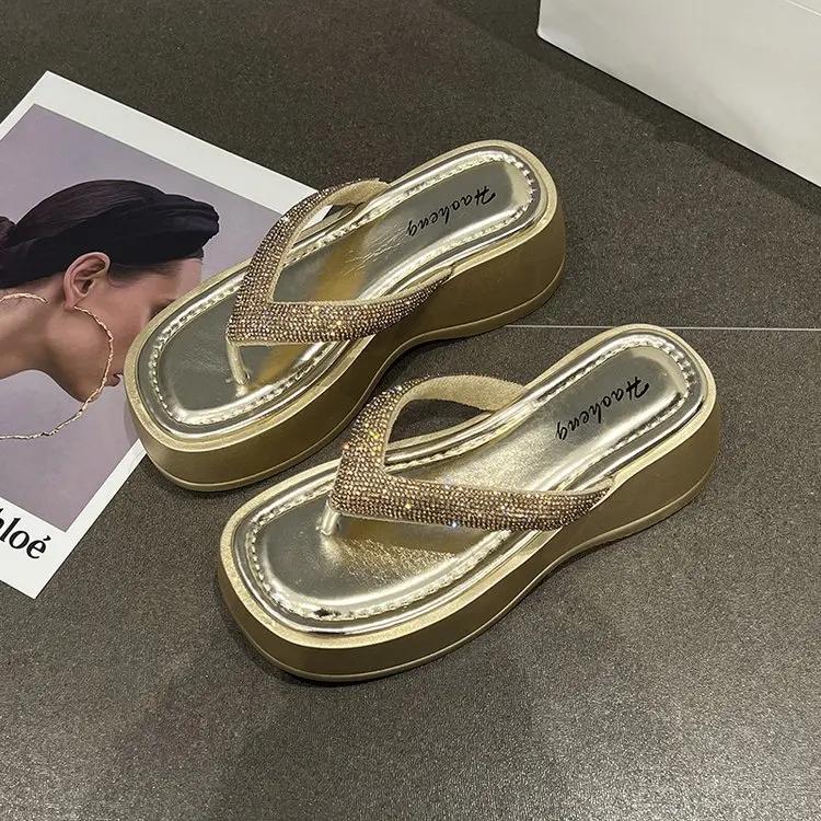 

Fashion Thick Soles Increase Sandals Female Summer Wear Muffin Bottom Flip-flops 2025 New Clip-on Non-slip Beach Shoes 35 золотой
