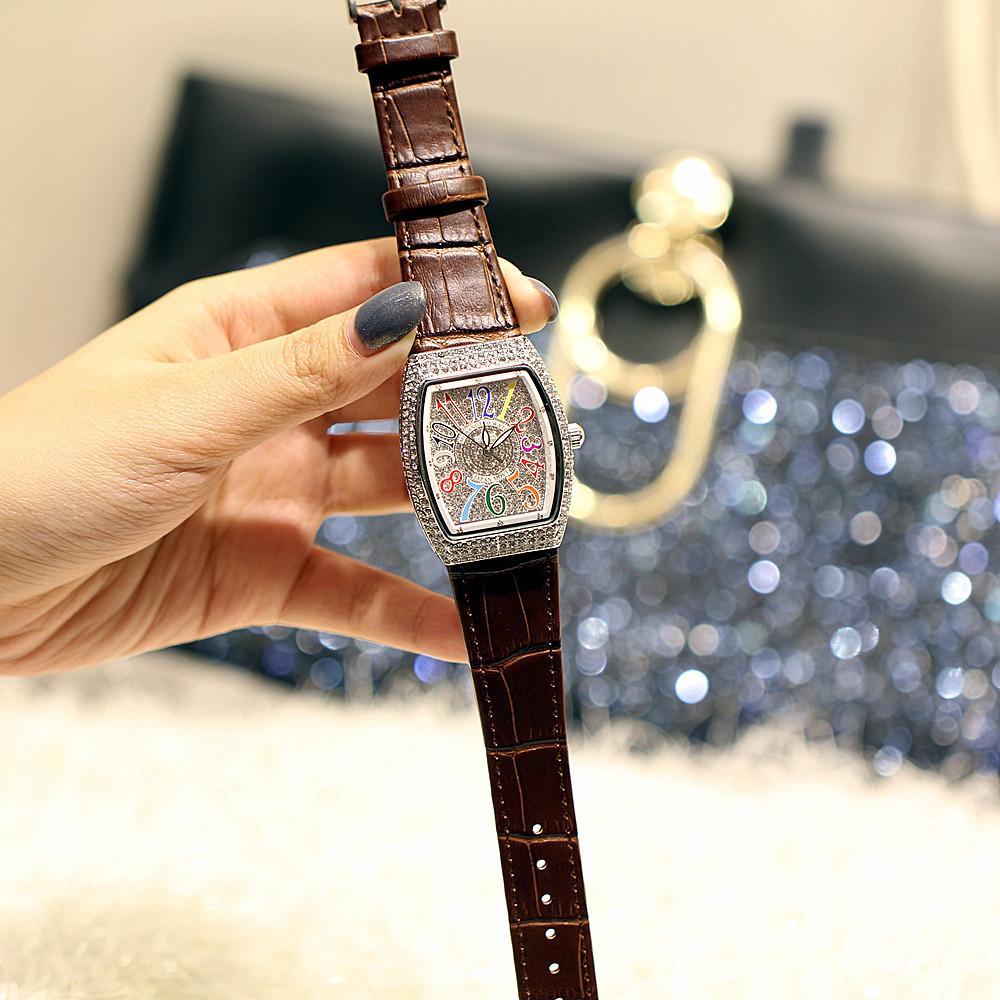 

Wine barrel fashion new women s watch full of diamonds with waterproof quartz diamond women s watch темно-коричневого кольору
