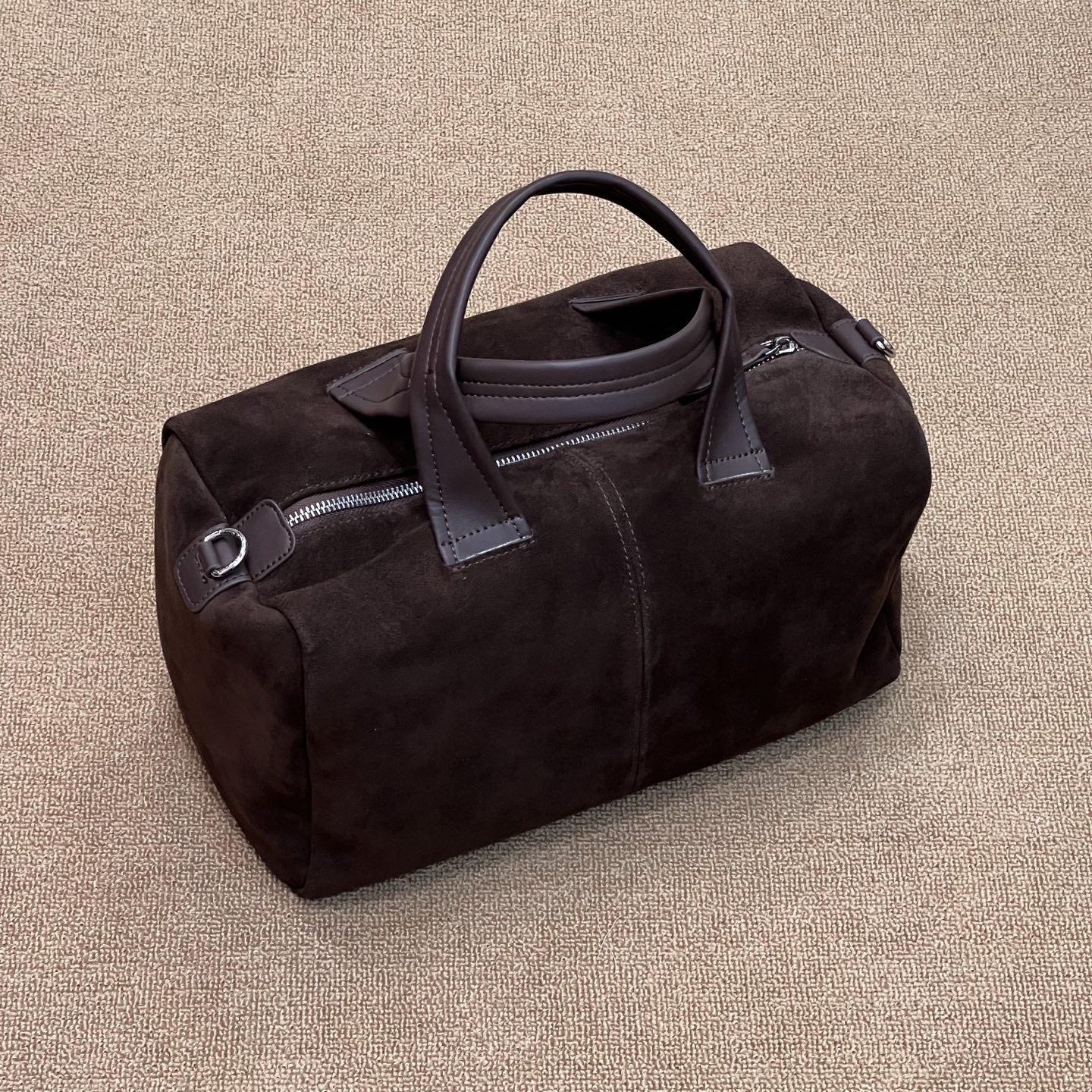 

Модная сумка-тоут большой вместимости Женская 2025 Новый стиль Высококлассная элегантная одинарная кожаная сумка Роскошная чувствительная ветрозащитная сумка для украшений 32x15x27cm кофейный