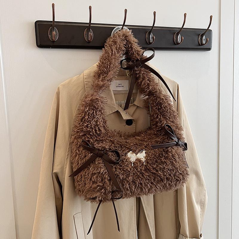 Niche plush bag women's new autumn and winter versatile single shoulder underarm bag portable plush bag