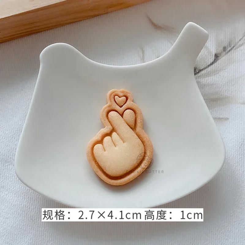 Valentine's Day Cookie Cutters Mini Cartoon Biscuit Mold Rose Flower Heart-shaped Cookie Stamps Household Pressable Baking Mold