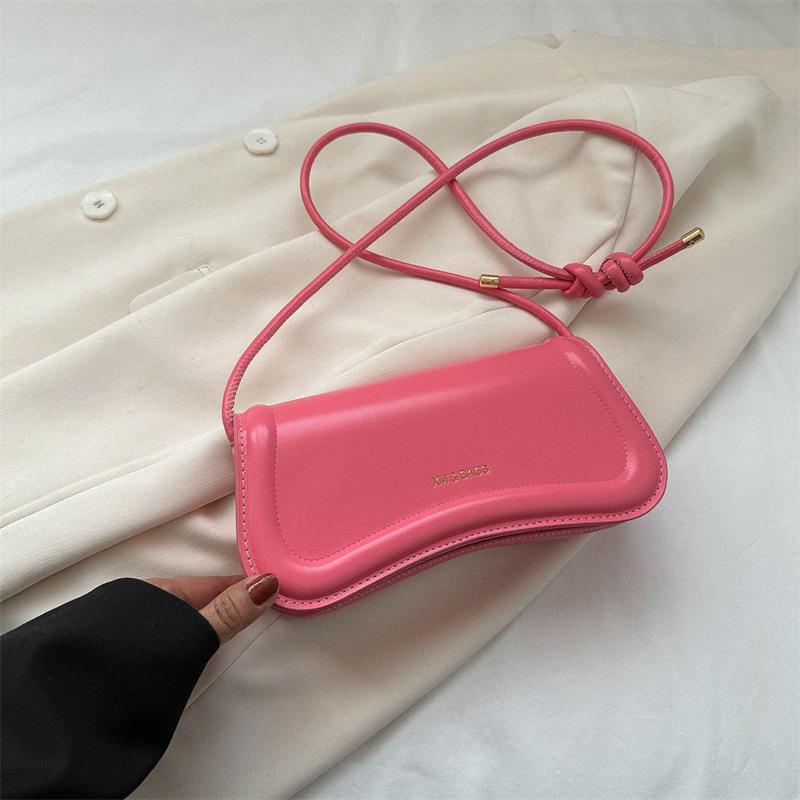 Casual commuter shoulder bag underarm bag niche design bag women's 2024 summer new fashion popular messenger bag