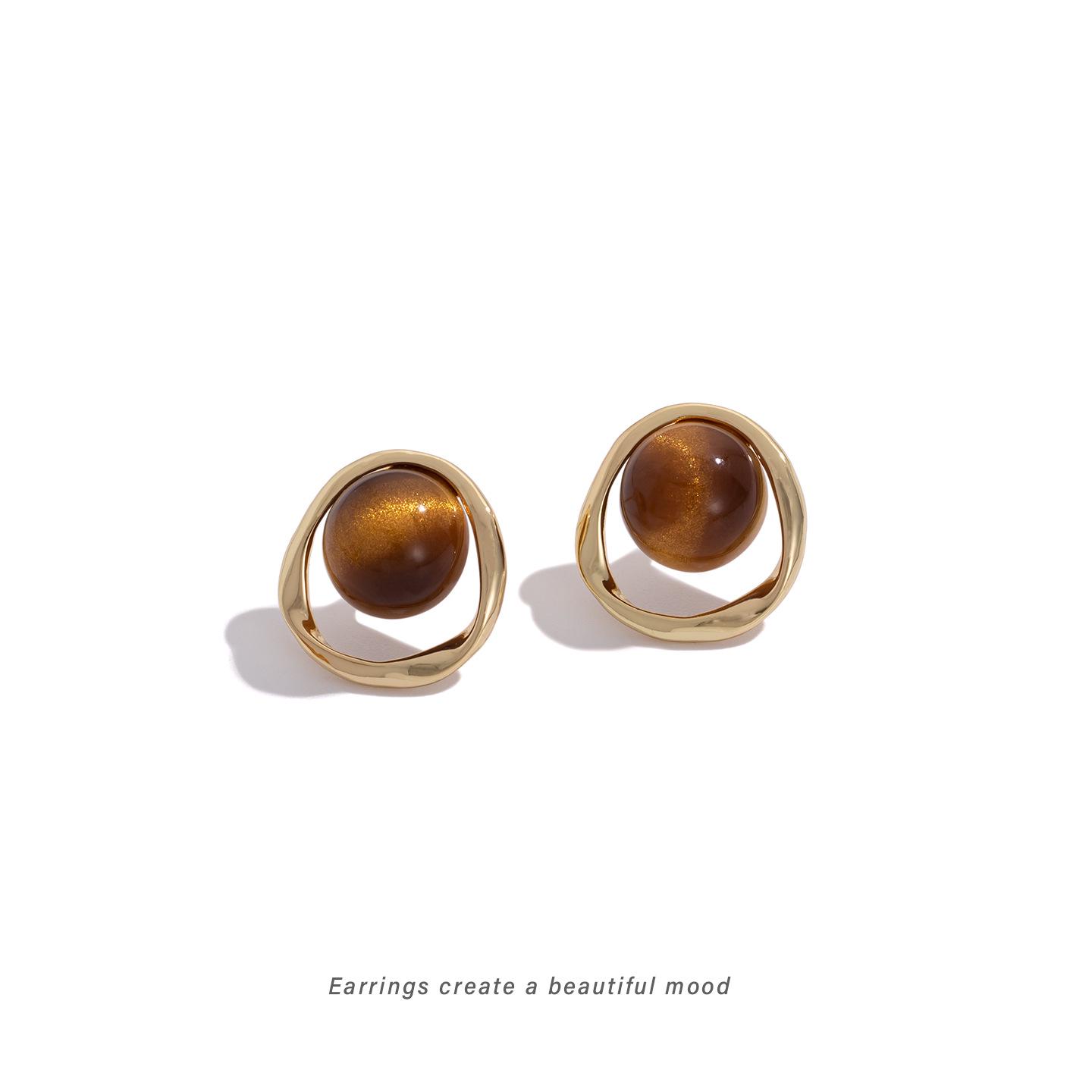 

Hollow Tiger s Eye Clip-On Earrings: Retro, Elegant Design for Non-Pierced Ears