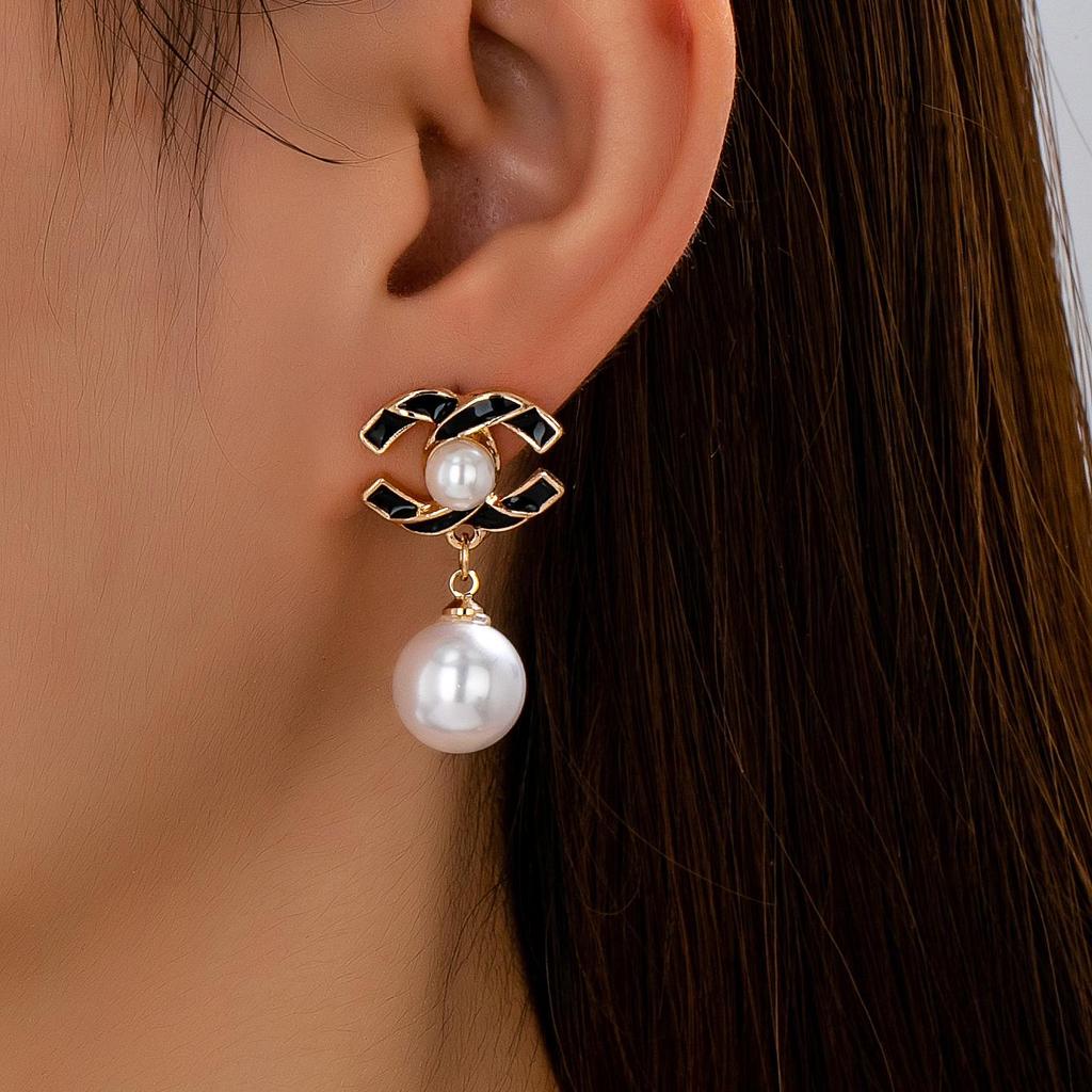Daisy Jewelry: Imitation Pearl & Rhinestone CC Pendant Earrings for Women's Daily Wear