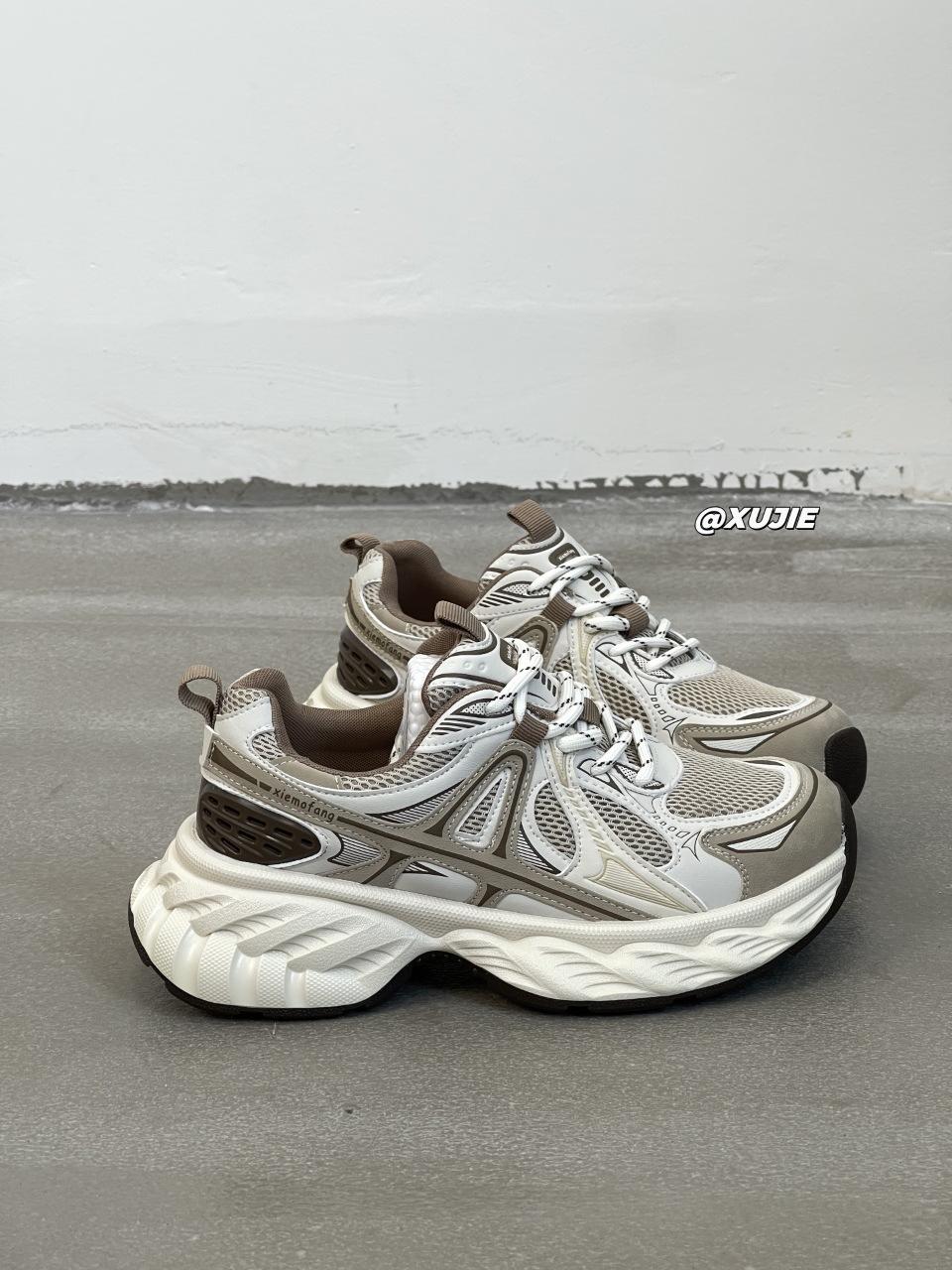 

Кожаные кроссовки на платформе в стиле «папины кроссовки» 2025 осень новые увеличивающие рост легкие с мягкой подошвой сетчатые дышащие универсальные спортивные и повседневные туфли 40 слюда