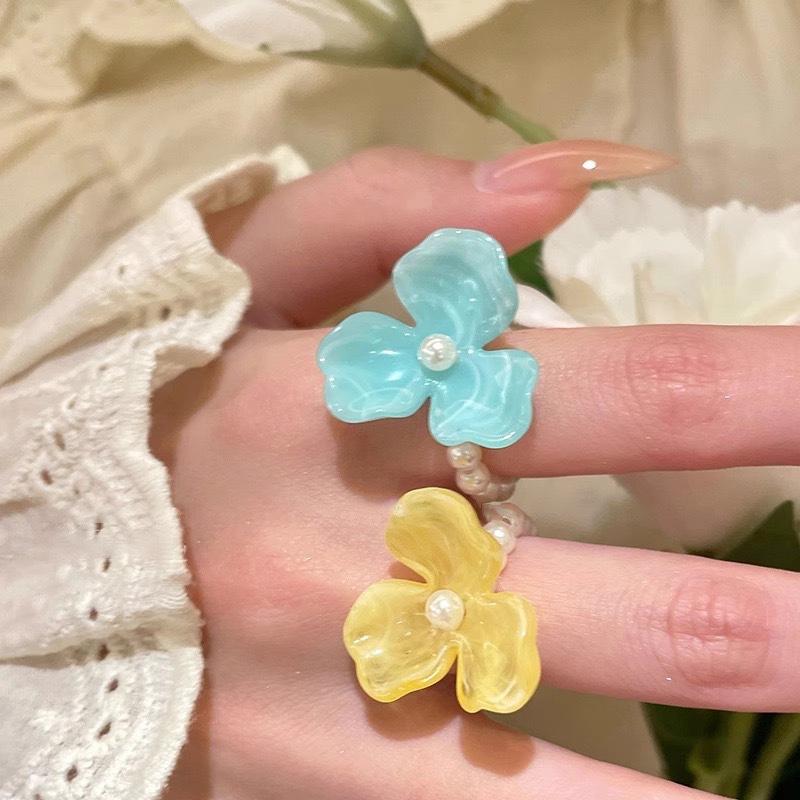 Süße Acrylharzperlen Unregelmäßige Blumenringe für Damen Elegante florale Fingerringe Party Ästhetischer Schmuck Zubehör Geschenke