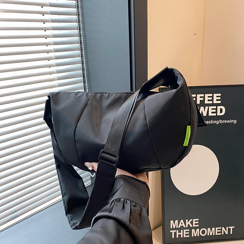 Trendy 2024 Summer Minimalist Crossbody Pillow Bag Stylish Shoulder Bag For Everyday Use