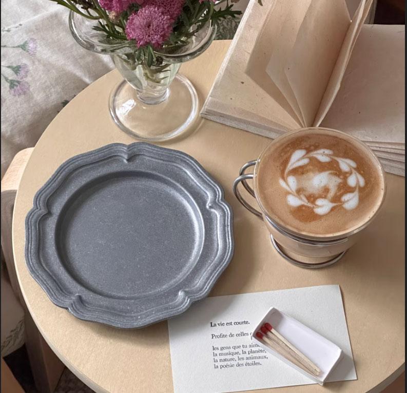 Creative French retro metal plate with high-end floral patterns, Western dessert plate gift