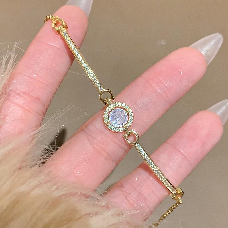 Exquisite Niche Zircon Bracelet for Women - Smoky Rain, Light Luxury, Perfect for Best Friends