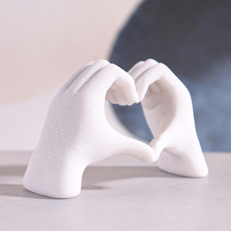 Mini Liebesgesten-Skulptur Harzhandwerk Ornament für Zuhause, Schlafzimmer, Wohnzimmer, Arbeitszimmer Schreibtischdekoration