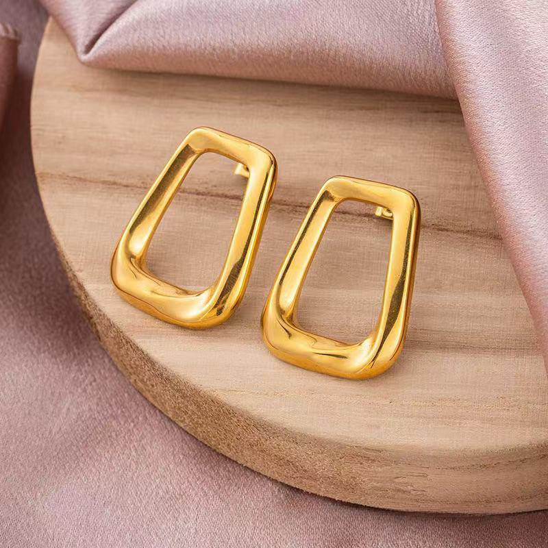 Niche Exquisite Plain Ring Earrings Light Luxury High-end Geometric Stud Earrings Simple Titanium Steel Temperament Earrings