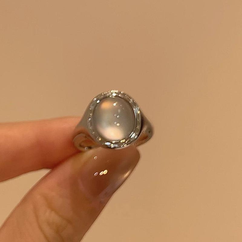 

Французское овальное кольцо-кабошон для женщин: Легкая роскошь, Дизайн высокого класса, Универсальный аксессуар на указательный палец Adjustable платиновый