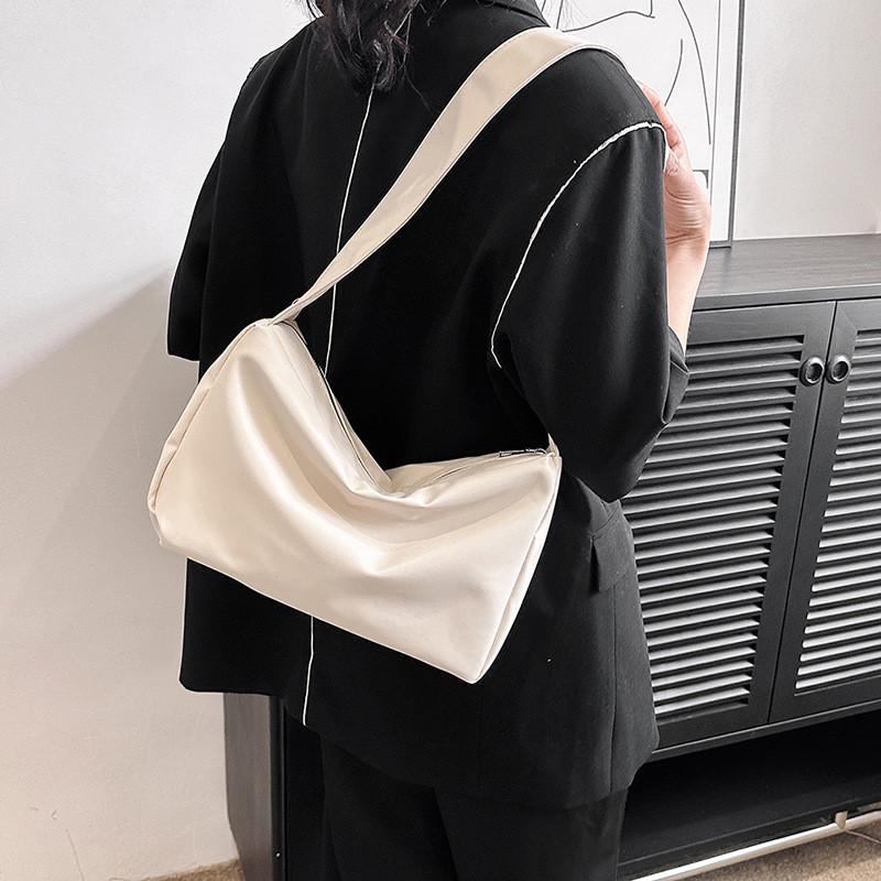 Trendy Large Capacity Fashionable Shoulder Bag For Women In Stylish Solid Colors