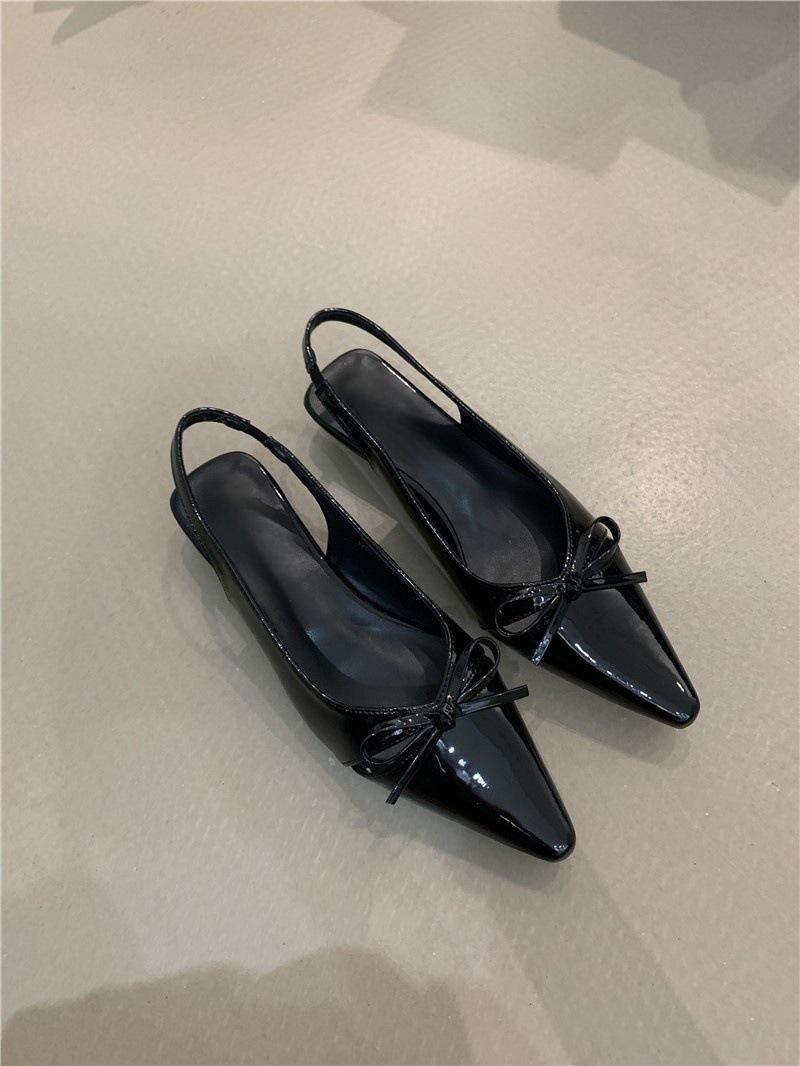 

French thick heel nude bow bag head sandals fairy shoes 2025 new spring and summer with skirt pointed single shoes 35