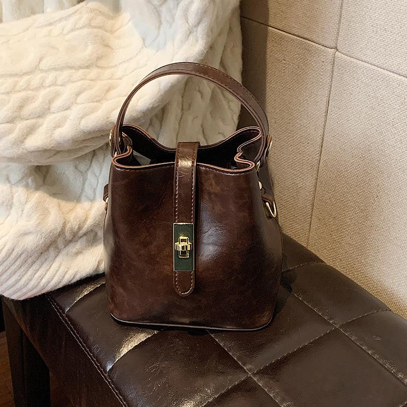 Fashion Bucket Bag Women's Autumn and Winter New Versatile Shoulder Underarm Bag Tote Bag Messenger Bag Commuter