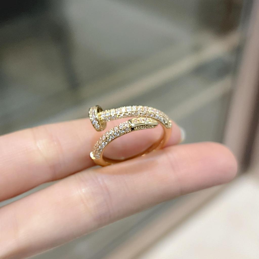 Anello aperto regolabile geometrico pavimentato in zirconi, trendy e di lusso