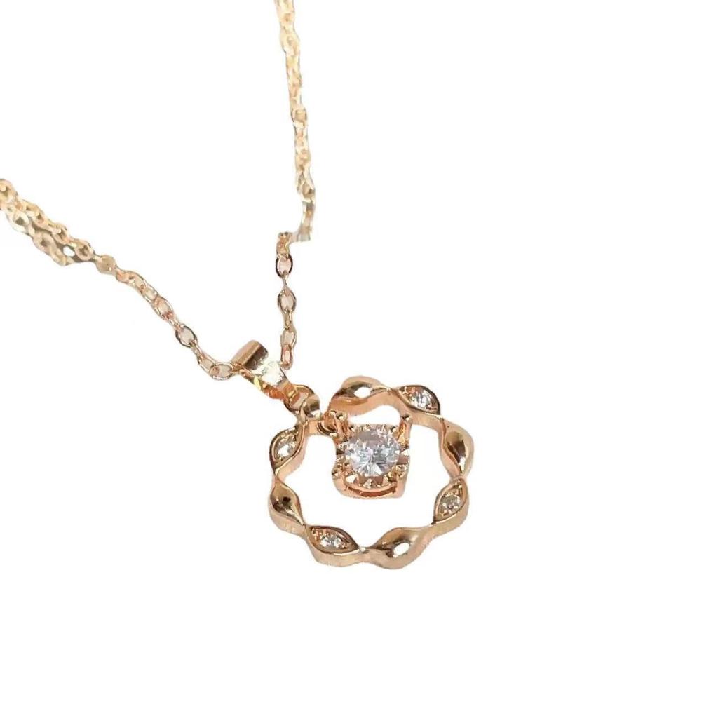 New Smart Plum Blossom Pendant Necklace with Simple and Stylish Collarbone Chain