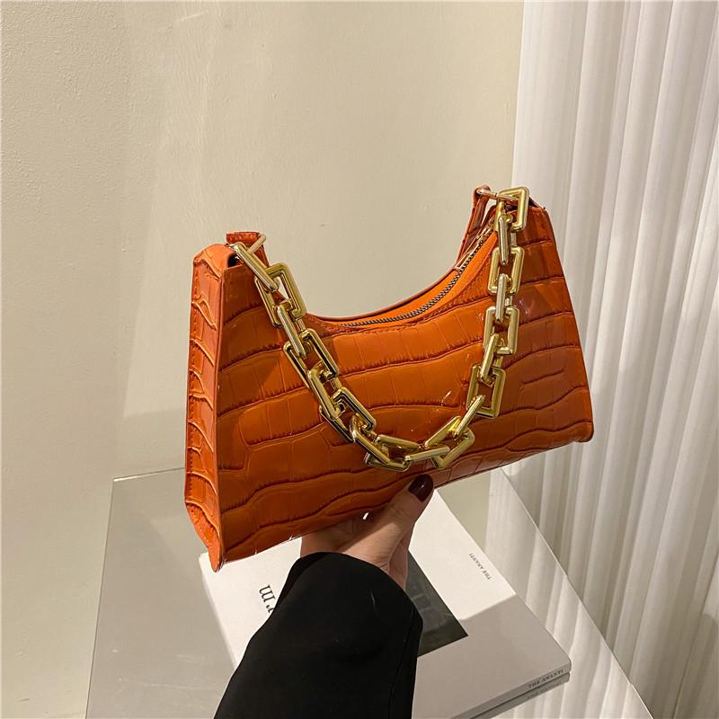 Trendy Women's Bags: Stylish Crocodile Pattern, Small Square Design, Fashionable and Versatile Hot Shoulder Chain Handbag.