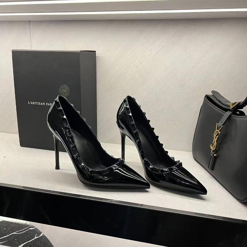 Women's Autumn New Style Popular Rivet Designer Solid Color Pointed Stilettos Outdoor Casual Party Women's Low-top Shoes