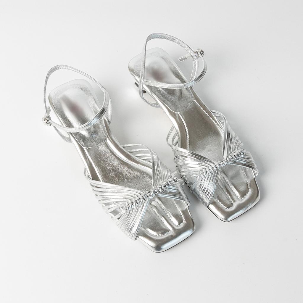 French Woven Hollow Holiday Sandals Women's Low Heel Comfortable Word with Square Head Temperament High Heels