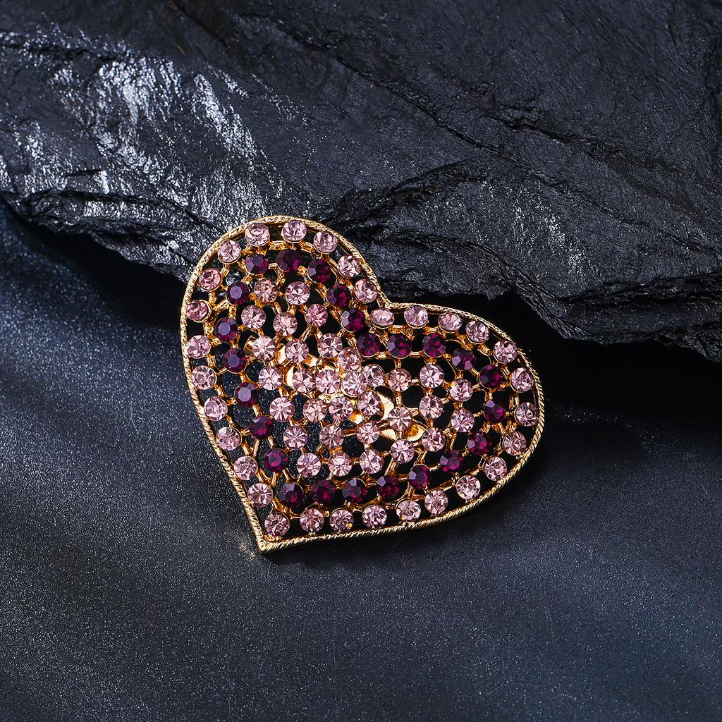 Fashion Hot-selling Hollow Love Brooch Temperament Elegant Alloy Diamond-encrusted Peach Heart Blazer Jewelry Corsage