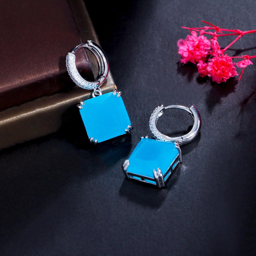 CMM Wunderschöne silberfarbene Zirkonia-Ohrringe im Prinzessinnenschliff, Party-Schmuck