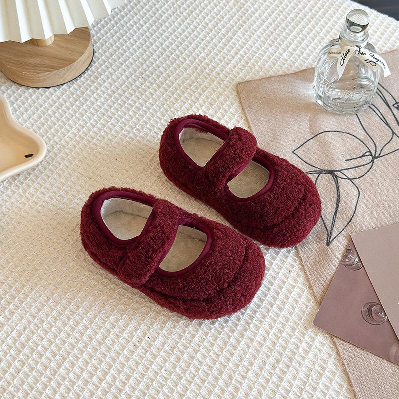 Simple solid color girls' Mary Jane shoes, new autumn and winter style, cute and quirky plush loafers with Velcro, flat-soled and lined with fleece