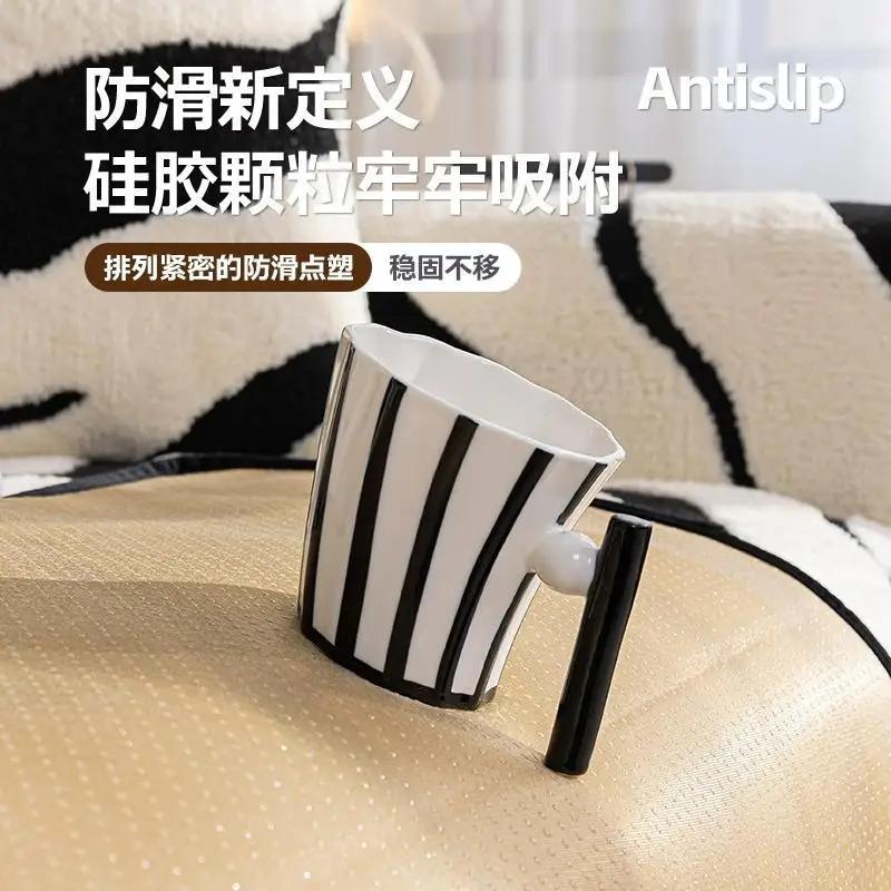 Nuovo Stile Nordico Addensato Di Alta Gamma Strisce Zebrate Antiscivolo E Resistente Ai Graffi Del Gatto Calda Copertura Per Divano Soggiorno Copertura Per Divano In Peluche