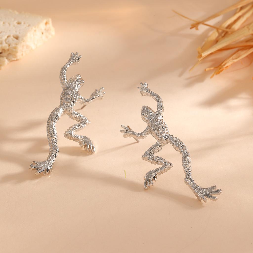 Exaggerated Minimalist Creative Stud Earrings Women Frog Shape Earrings Fashion Fun Jewelry Gifts for Friends Party Accessories