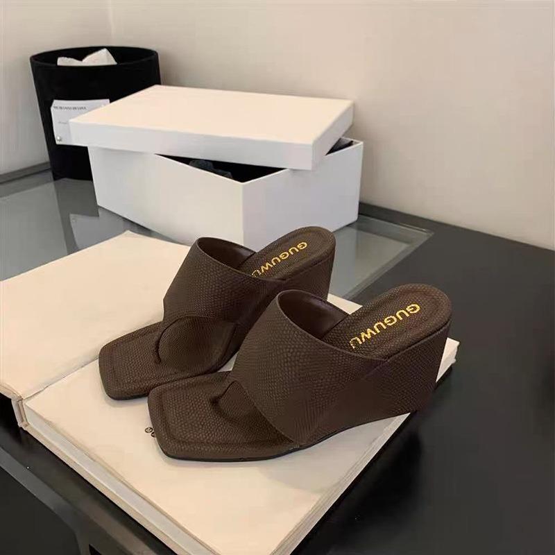 2025 Spring and Autumn New Style Slimming Slope Heel Korean Version Bare Toe Flip Flops Cool Slippers Sandals