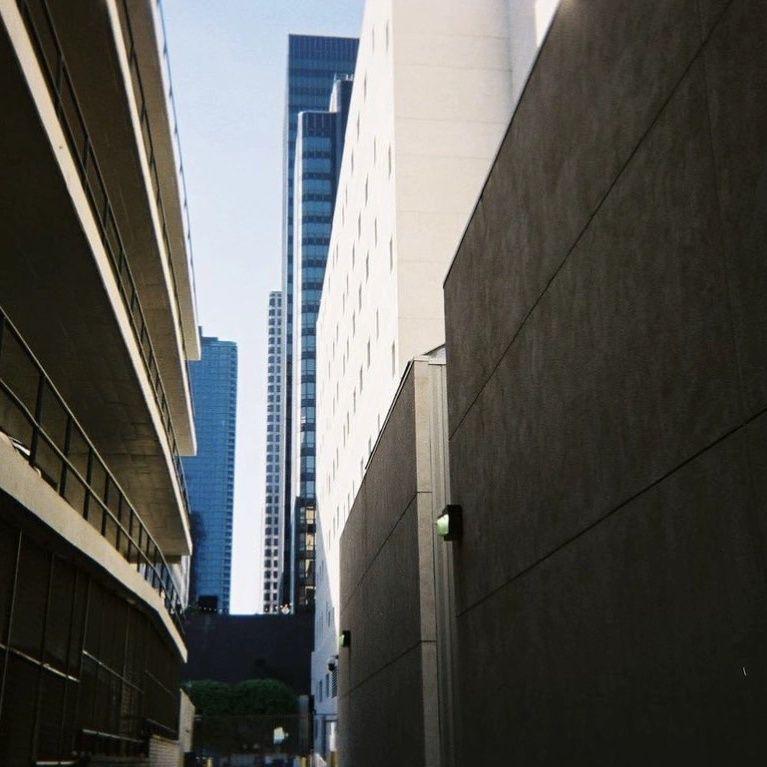 Vintage Big White Goose Film Camera - Ideal Point-and-Shoot for Students & Beginners with Color Film