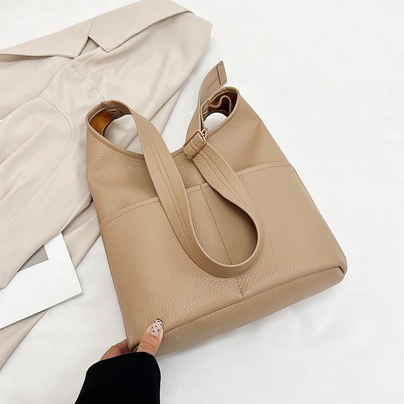 Stylish Vintage Women's Shoulder Bag Trendy Tote For Fall With Large Capacity And Unique Design