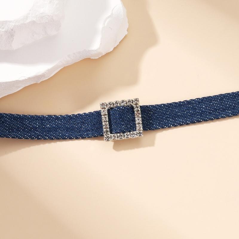Modische Choker-Halskette aus Denim-Stoff für Damen, verstellbare Schlüsselbeinkette, Strass-Anhänger, Halsketten-Accessoire