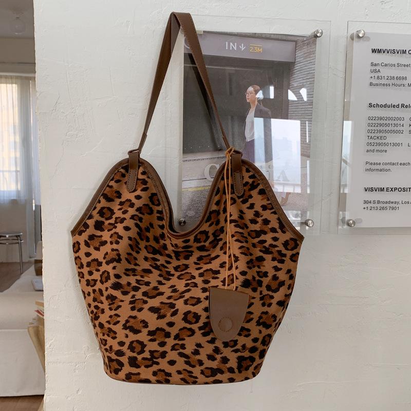 Casual Relaxation Large Capacity Leopard Print Bag Women's 2025 New Autumn and Winter Commuter Shoulder Bag Portable Tote Bag