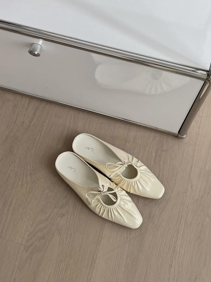 French Pleated Hollow Flat Heel Half Slippers Women S Summer Wear Sandals Flat Bottom Sexy Bag Head Muller Shoes 35 жёлтый 5630₽